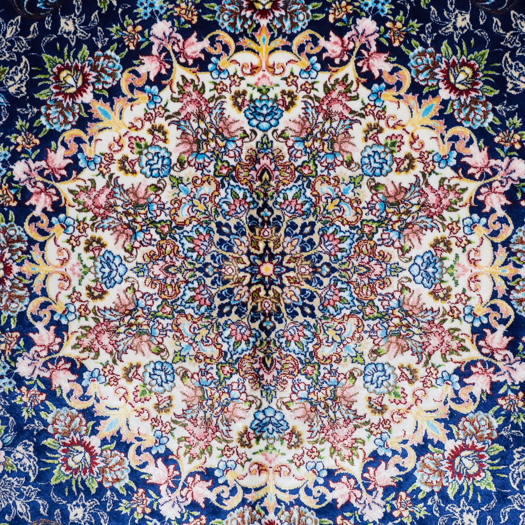 LUMINA モダールアートコレクション｜花唐草メダリオン柄 ネイビー×アイボリー｜177×119cm（S-13318）