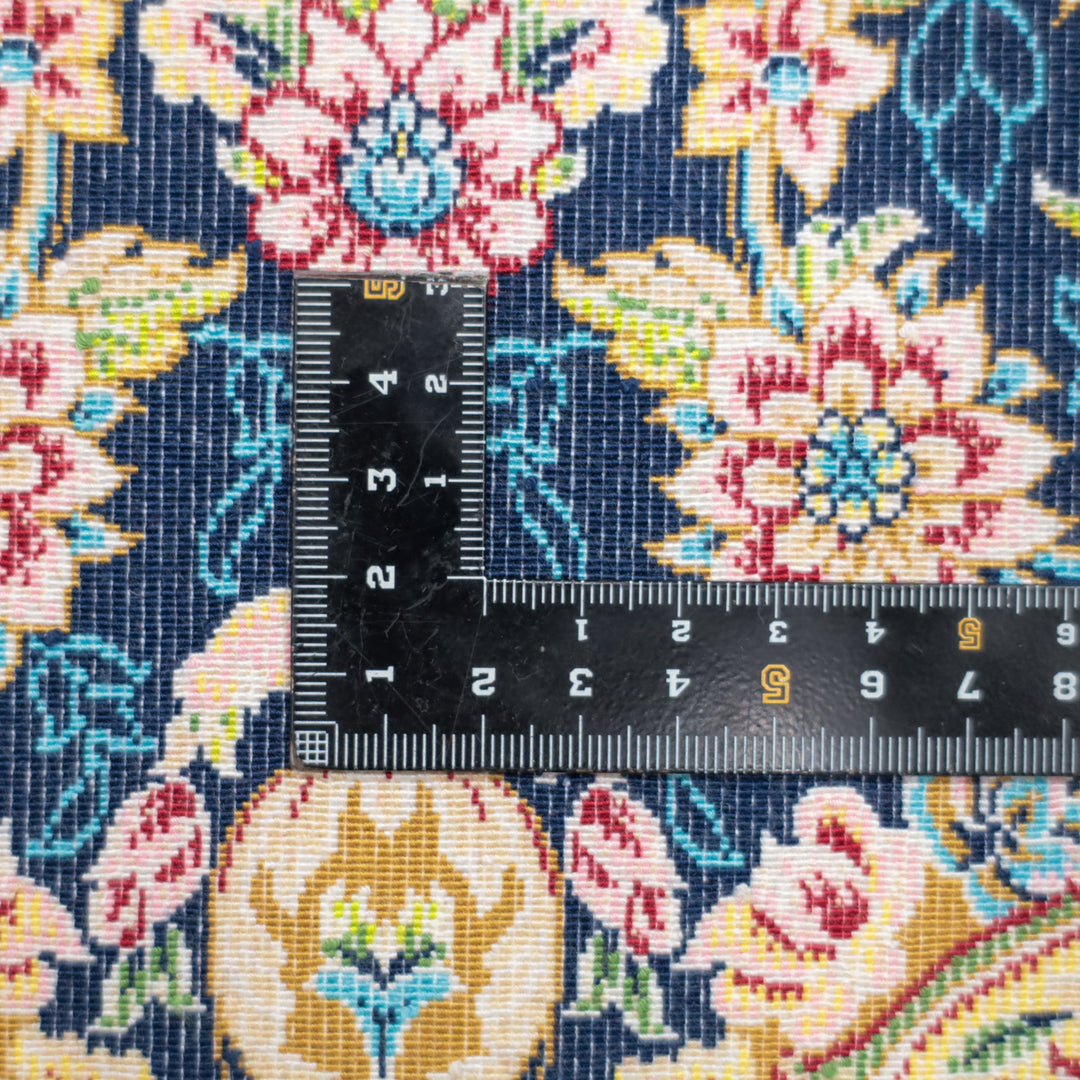 LUMINA モダールアートコレクション｜花形メダリオン・ペイズリー柄 ネイビー×ピンク｜90×58cm（S-13356）