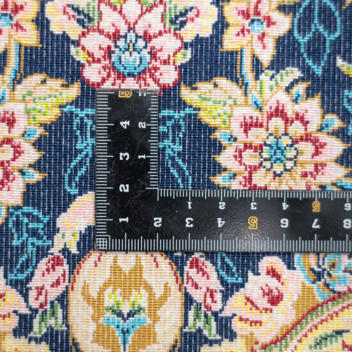 LUMINA モダールアートコレクション｜花形メダリオン・ペイズリー柄 ネイビー×ピンク｜90×58cm（S-13356）