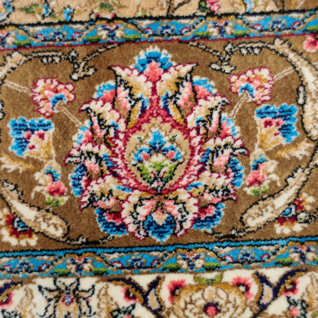 LUMINA モダールアートコレクション｜花メダリオン柄 アイボリー×金茶｜125×81cm（S-13394）
