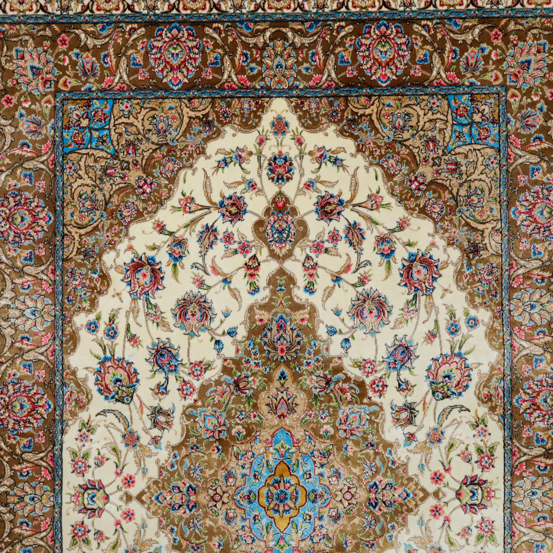 LUMINA モダールアートコレクション｜花メダリオン柄 アイボリー×金茶｜125×81cm（S-13394）
