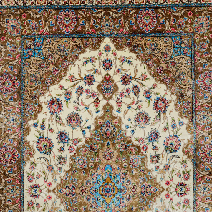 LUMINA モダールアートコレクション｜花メダリオン柄 アイボリー×金茶｜125×81cm（S-13394）