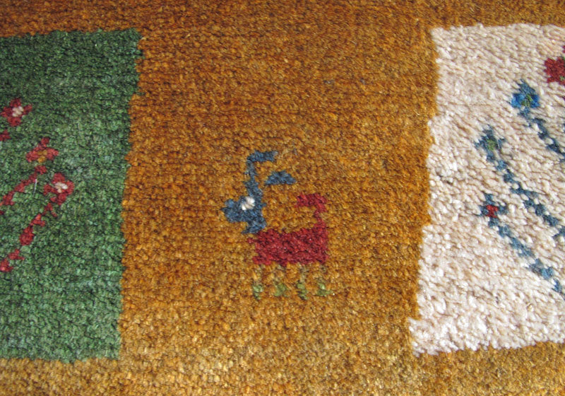 ゾランヴァリ　ギャッベ（ラグサイズ）・アマレ　1．17×0．8ｍ ゾランヴァリ ギャッベ（ラグサイズ）・アマレ 1．17×0．8m - メルカリ